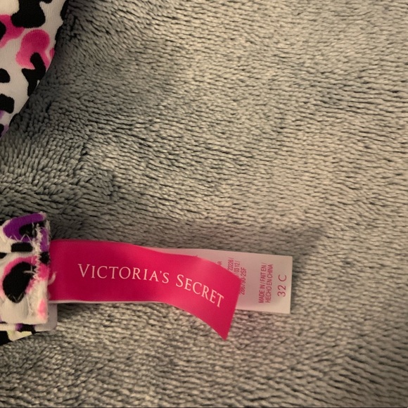 Leopard print Victoria’s Secret bikini top 32C - Picture 3 of 3